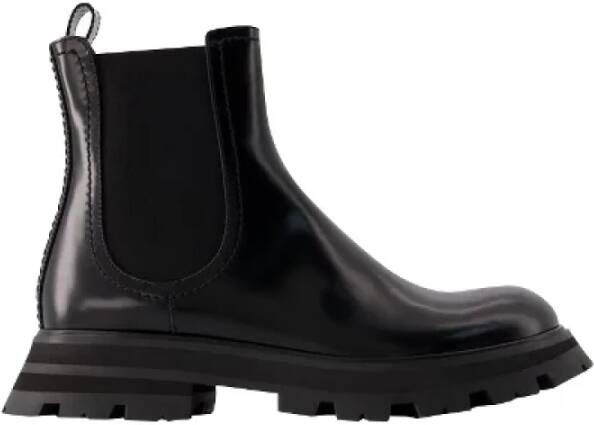 Alexander mcqueen Zwarte platte schoenen met uitlopende lug zool Black Dames