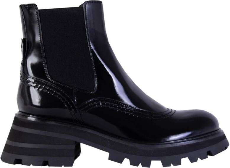 Alexander mcqueen Zwarte Leren Chelsea Laarzen met Flared Notched Sole Black Dames