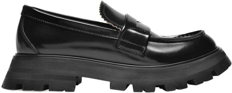 Alexander mcqueen Zwarte Leren Loafers met Geribbelde Rubberen Zool Black Dames
