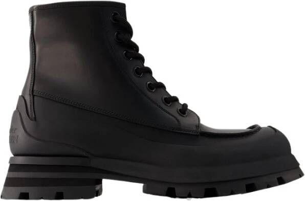 Alexander mcqueen Zwarte Veterschoenen met Flared Rubberen Zool Black Heren