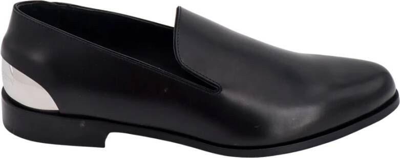 Alexander McQueen Zwarte platte schoenen met metalen logodetail