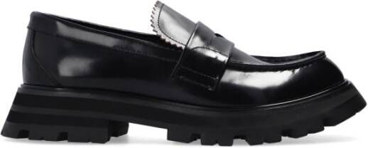 Alexander mcqueen Zwarte glanzende leren loafers met tankzool Black