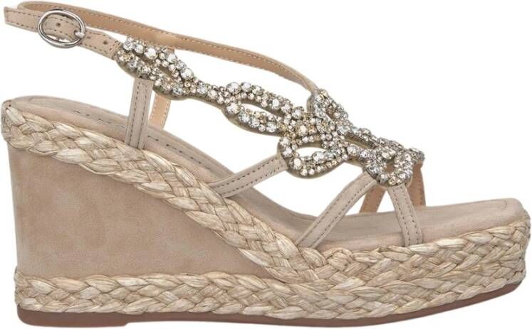 Alma en Pena Gevlochten sleehak sandaal met versieringen Beige Dames