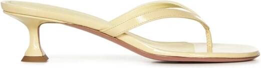Amina Muaddi Beige Sandalen met Kitten Heel