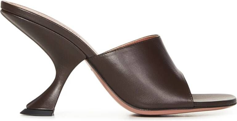 Amina Muaddi Bruine Sandalen met Schuine Hak