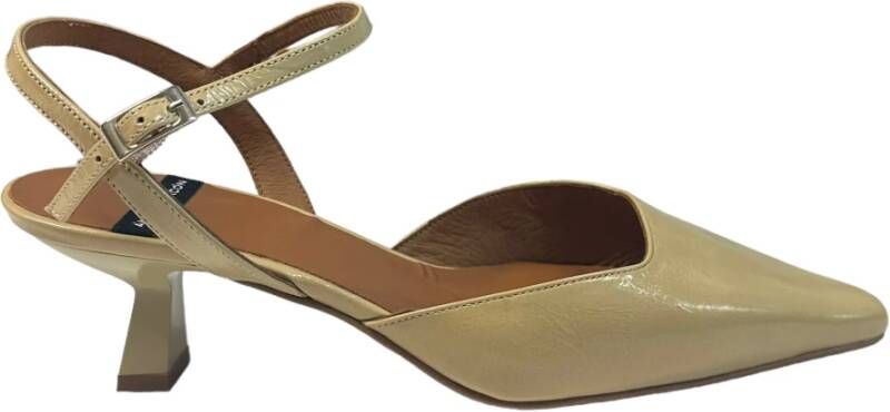 Angel Alarcon Lage hak leren sandalen enkelband Beige Dames