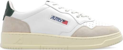 Autry Witte Crackle Leren Lage Sneakers met Marineblauw Detail White