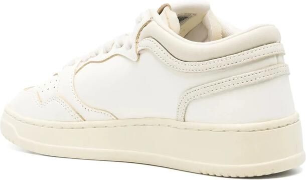 Autry Beige Veterschoenen met Geperforeerde Neus