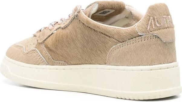 Autry Bruine Veterschoenen met Geperforeerde Neus