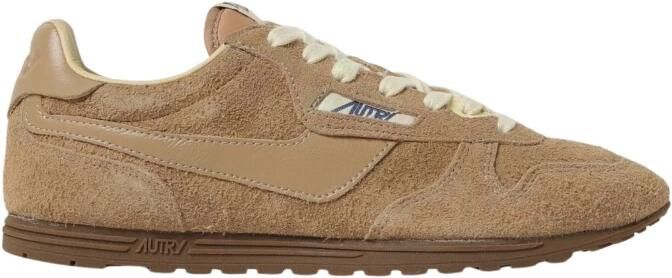 Autry Metallic Pinda Sneaker met Vintage Flair