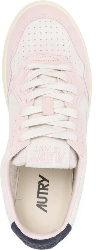Autry Roze Veterschoenen met Geperforeerde Neus