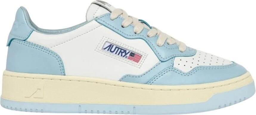 Autry Vintage-geïnspireerde lage top sneakers in wit en lichtblauw