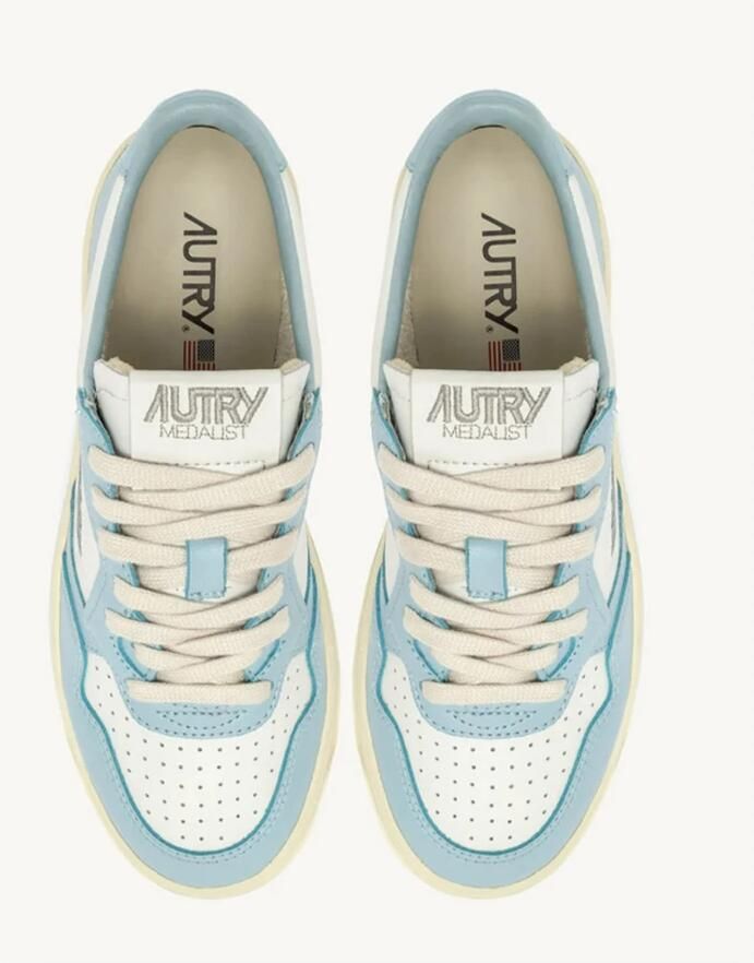 Autry Vintage-geïnspireerde lage top sneakers in wit en lichtblauw - Foto 2