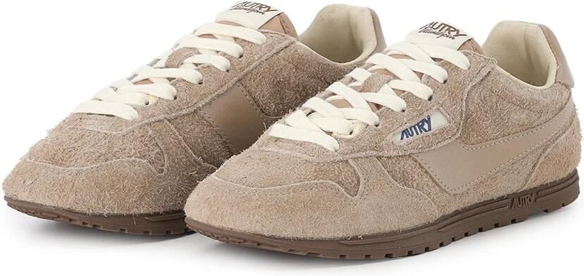Autry Metallic Pinda Sneaker met Vintage Flair
