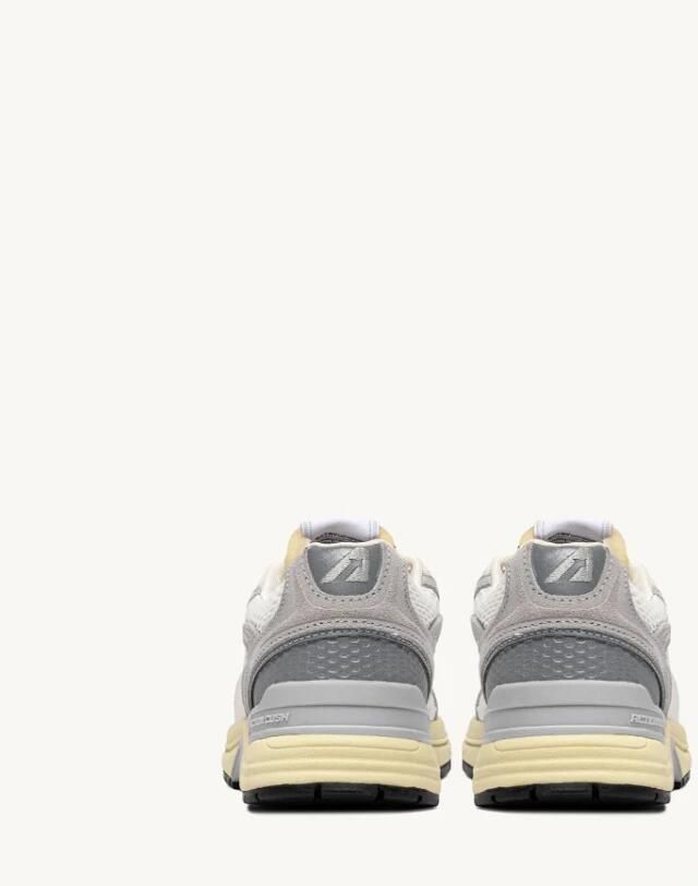 Autry Witte Hyperway Sneakers met Action Cush Technologie