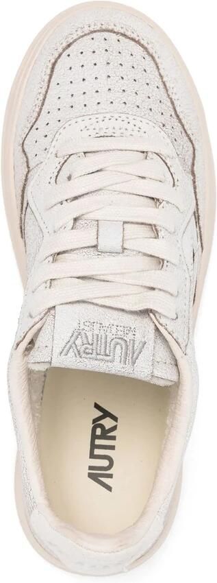 Autry Witte Veterschoenen met Geperforeerde Neus