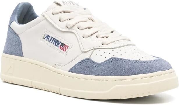 Autry Witte Veterschoenen met Geperforeerde Neus