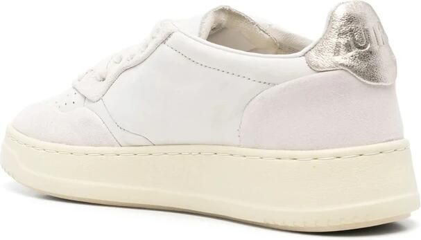 Autry Witte Veterschoenen met Geperforeerde Neus