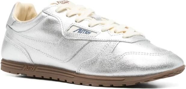 Autry Zilveren Sneakers met Windspin Voorsluiting