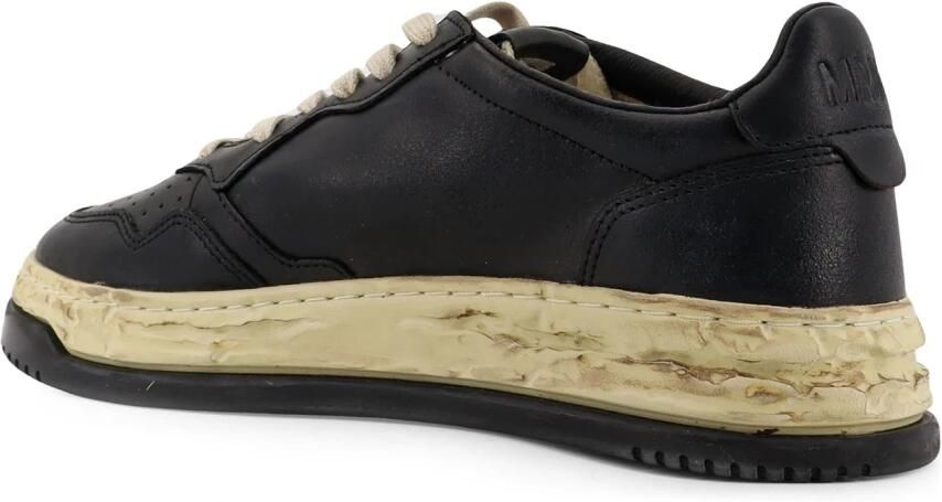 Autry Zwarte Sneakers met Geperforeerde Leren Inzet