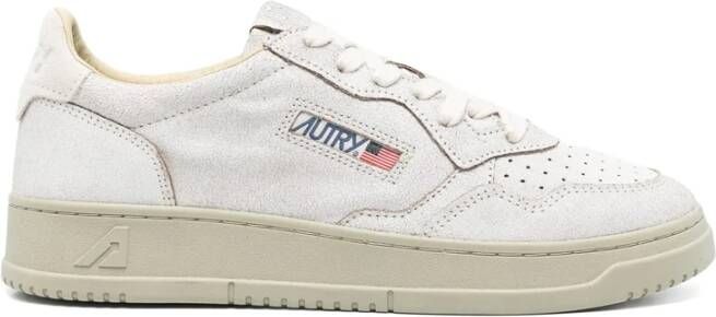 Autry Beige Veterschoen met Geperforeerde Neus