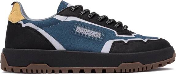 Autry Blauwe Platte Schoenen WildPace Low Sneakers