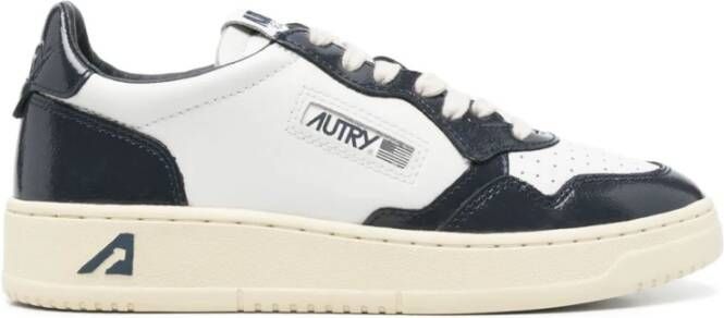Autry Blauwe Sneakers Klassiek Ontwerp Witte Veters