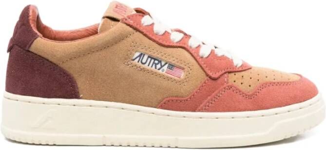 Autry Bruine Suède Sneakers met Geperforeerde Details