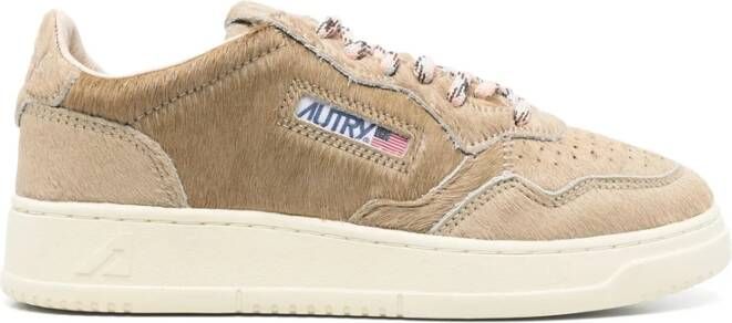 Autry Bruine Veterschoenen met Geperforeerde Neus