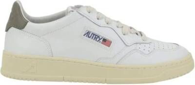 Autry Geperforeerde leren sneakers met logodetails