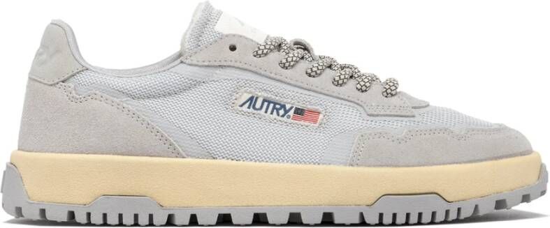 Autry Grijze Veterschoenen met Mesh en Suède