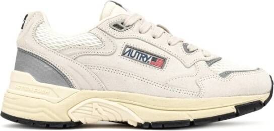 Autry Witte Hyperway Sneakers voor Stijl en Comfort
