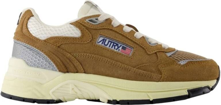 Autry Khaki Leren Sneakers Glad Lamsvel