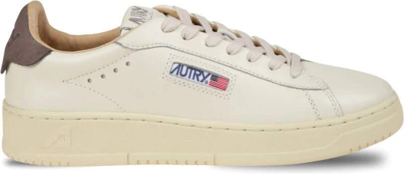 Autry Lage leren sneakers met decoratieve gaten