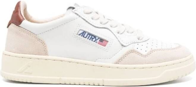 Autry Lage Medalist Sneaker in Beige Bruin