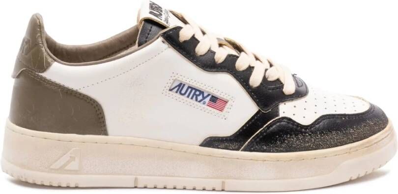 Autry Lage Top Veterschoenen in twee kleuren
