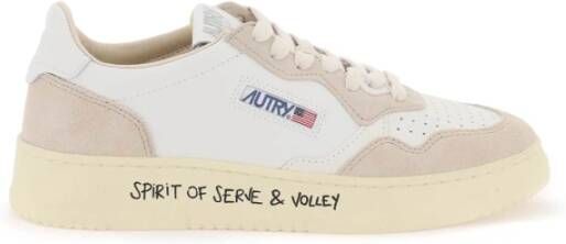 Autry Leren lage sneakers met suède inzetstukken Beige Dames