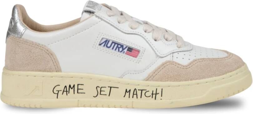 Autry Leren Sneakers met Metalen Accenten
