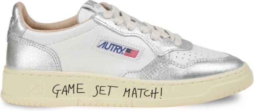 Autry Leren Sneakers met Metalen Accenten