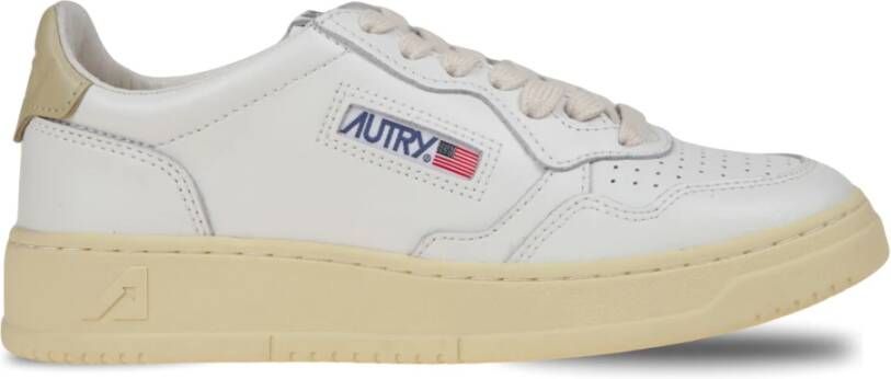 Autry Leren Sneakers met Voor Microperforaties