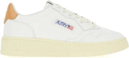 Autry Witte Leren Lage Sneakers met Logo Patch White Dames