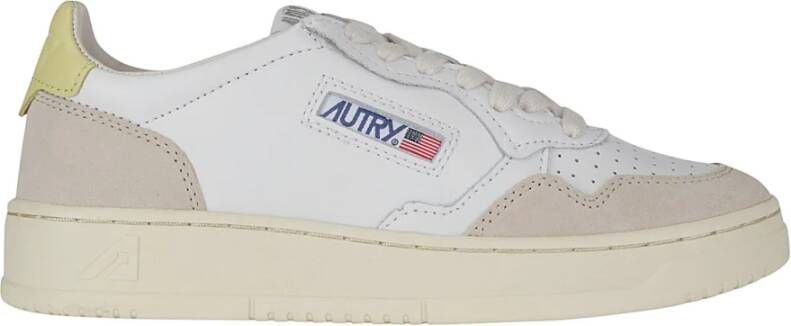 Autry Witte Medalist Sneakers met Logo Patch Beige Dames