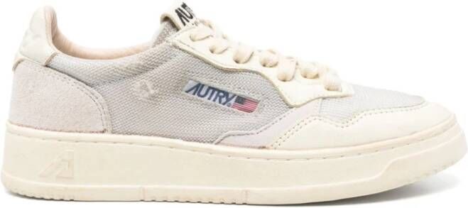 Autry Medalist Low Super Vintage Sneakers