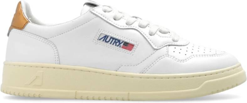 Autry Witte Medalist Sneakers met Bronzen Hiel White Dames