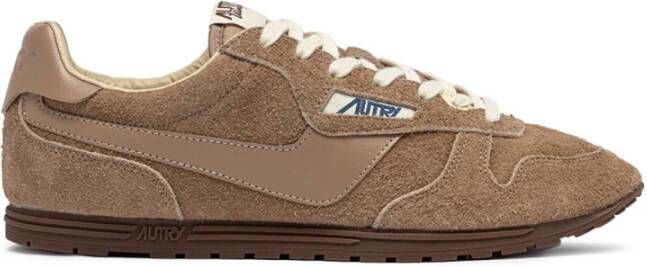 Autry Metallic Pinda Sneaker met Vintage Flair