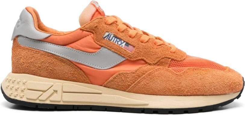 Autry Oranje Platte Schoenen voor Vrouwen