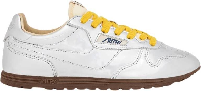 Autry Low-Top Sneakers Front Lace Sneakers In Bright Yellow And Shiny Sil in grijs