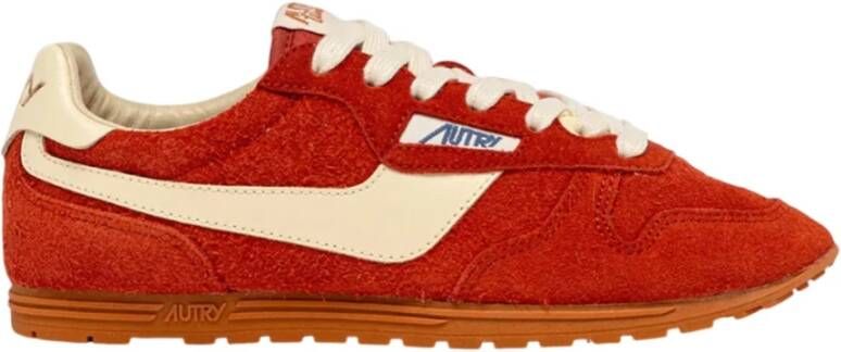 Autry Rode suède sneakers met gewatteerde kraag