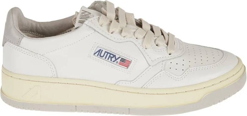 Autry Medalist Leather Low Sneakers