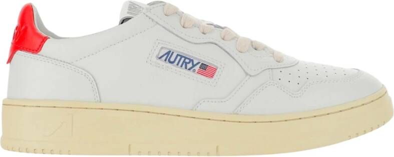 Autry Upgrade je Sneaker Game met Witte en Rode Leren Sneakers voor nen White